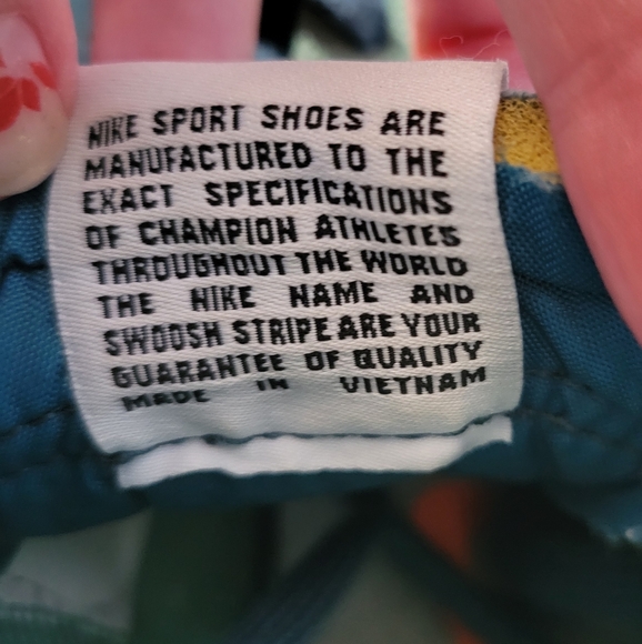 Nike High-Top Sneakers in Green and Blue - Picture 8 of 9